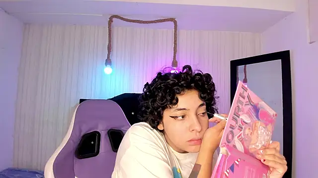 Snapshot of miku_katsuragi chatting on 29, 9, 2025 miku katsuragi online show from 29, 9, 2025