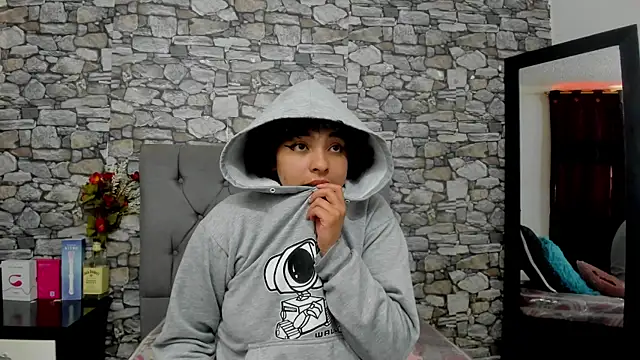 Snapshot of miku_katsuragi chatting on 4, 10, 2025 miku katsuragi online show from 4, 10, 2025