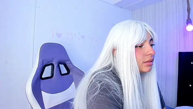 Snapshot of miku_katsuragi chatting on 16, 12, 2025 miku katsuragi online show from 16, 12, 2025