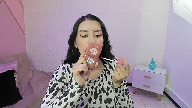 Violetaa diazz online show from 3, 10, 2025