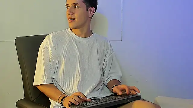 Snapshot of Adan_rivas_ chatting on 27, 12, 2024 Adan rivas online show from 27, 12, 2024