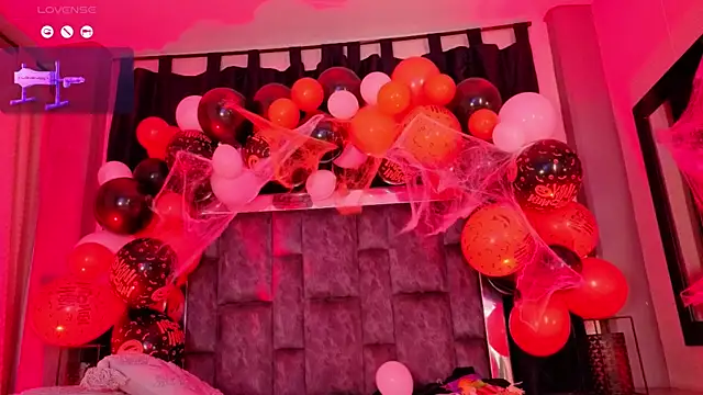 Snapshot of Mia_Oxford chatting on 18, 10, 2025 Mia Oxford online show from 18, 10, 2025