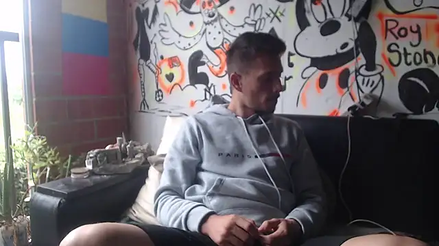 roystonee01 online show from 17, 11, 2025