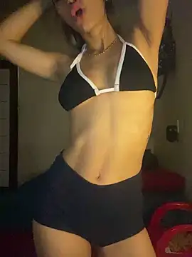 Snapshot of Carolinen chatting on 12, 9, 2025 Carolinen online show from 12, 9, 2025