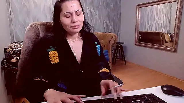 Sara Poison online show from 10, 2, 2025