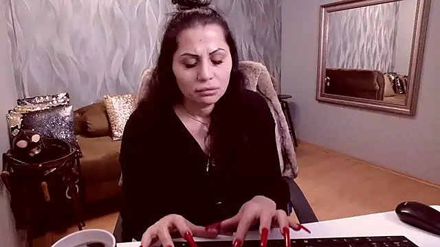 Sara Poison online show from 28, 2, 2025