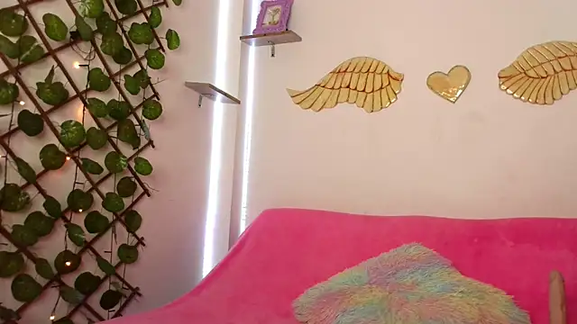 Snapshot of littleayshel chatting on 19, 9, 2025 littleayshel online show from 19, 9, 2025