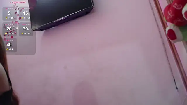 Snapshot of littleayshel chatting on 23, 10, 2025 littleayshel online show from 23, 10, 2025