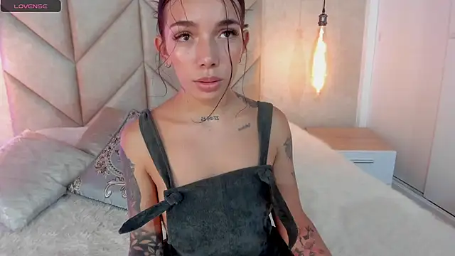 Mollymoon1 online show from 20, 1, 2025