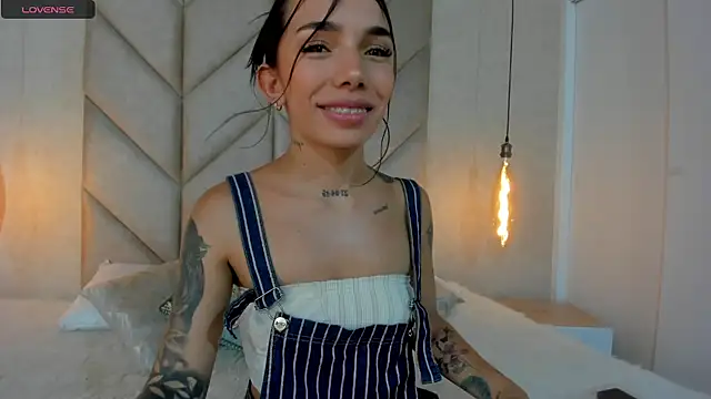 Mollymoon1 online show from 22, 1, 2025