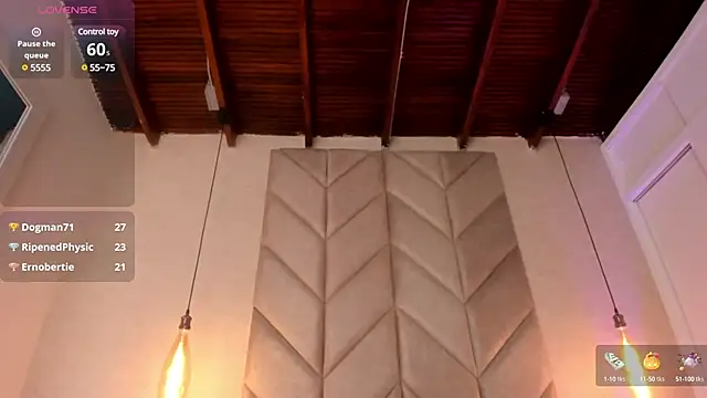 Mollymoon1 online show from 27, 2, 2025