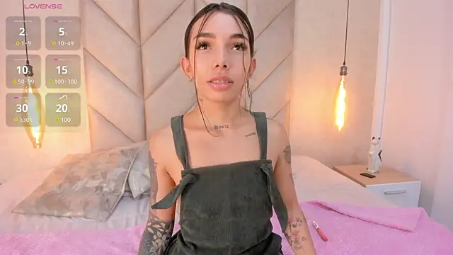 Mollymoon1 online show from 5, 3, 2025