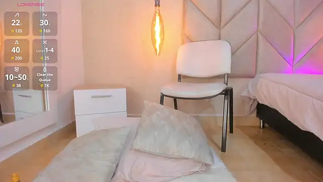 Mollymoon1 online show from 9, 3, 2025