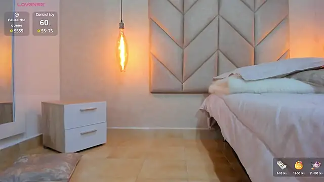 Mollymoon1 online show from 13, 3, 2025