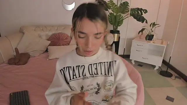 Mollymoon1 online show from 9, 2, 2026