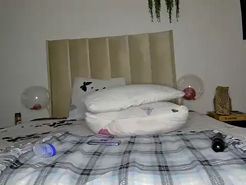 Pearl 00 online show from 26, 2, 2025