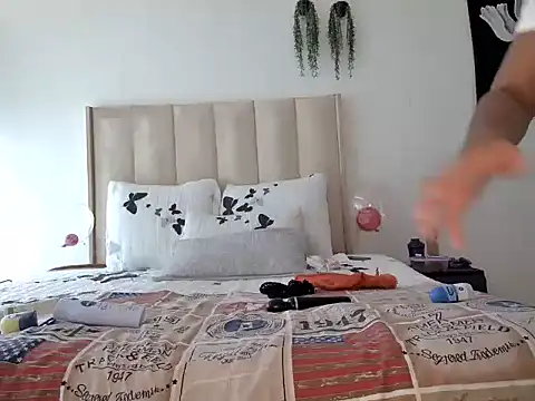 Pearl 00 online show from 7, 3, 2025