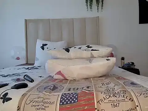 Pearl 00 online show from 11, 3, 2025