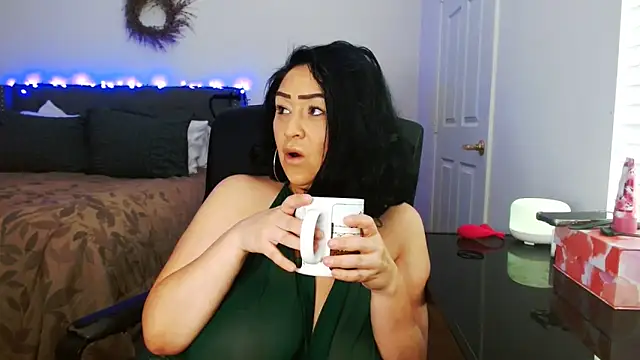 AlyssiaAmoreXO online show from 25, 5, 2026