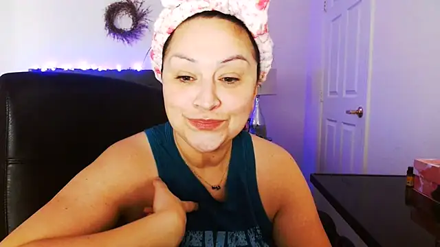 Snapshot of AlyssiaAmoreXO chatting on 9, 7, 2026 AlyssiaAmoreXO online show from 9, 7, 2026