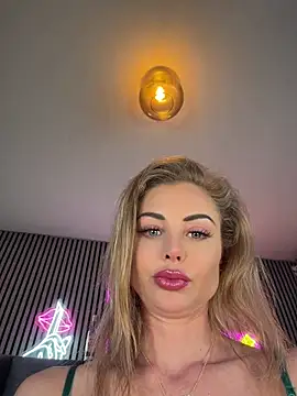 Snapshot of MilaMaaay chatting on 16, 6, 2026 MilaMaaay online show from 16, 6, 2026