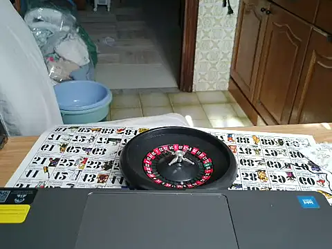Snapshot of VeneRed chatting on 4, 10, 2025 VeneRed online show from 4, 10, 2025