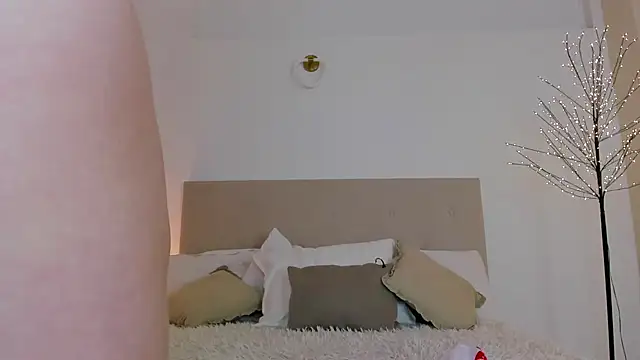 L1ittle kitty  online show from 5, 2, 2025