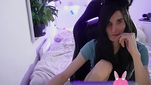 CeriseLapine online show from 20, 2, 2025