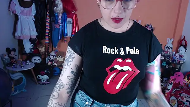 Snapshot of MissMiia2 chatting on 9, 6, 2026 MissMiia2 online show from 9, 6, 2026