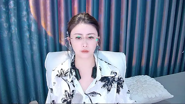 Snapshot of Daisy7_11 chatting on 8, 11, 2025 Daisy7 11 online show from 8, 11, 2025