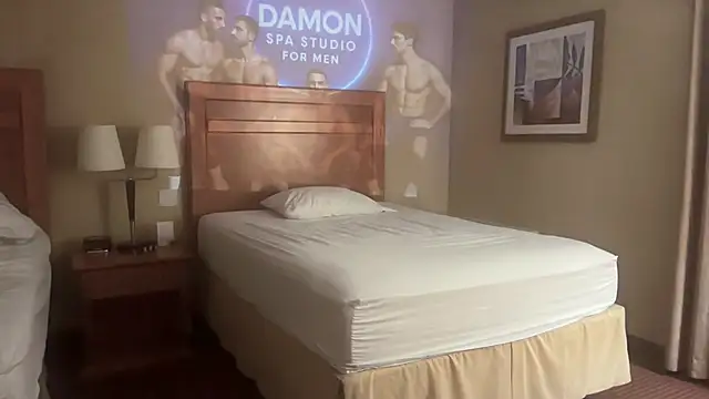 Snapshot of GymBoyVan chatting on 17, 11, 2025 GymBoyVan online show from 17, 11, 2025