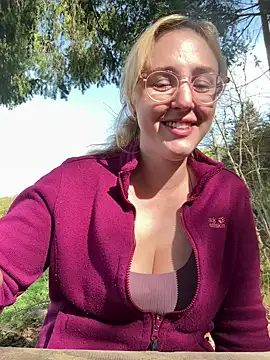Snapshot of SherryOutdoor1 chatting on 17, 4, 2026 SherryOutdoor1 online show from 17, 4, 2026