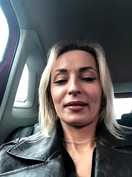 Snapshot of Diamond_Bunny_ chatting on 9, 11, 2025 Diamond Bunny online show from 9, 11, 2025