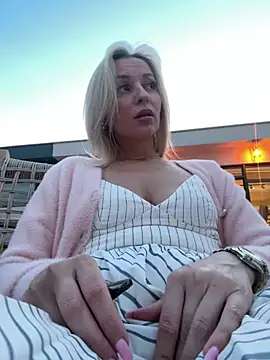 Diamond Bunny  online show from 26, 4, 2026