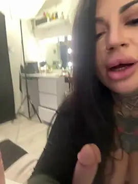 krysstal003 online show from 5, 1, 2025