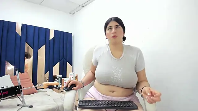 Snapshot of Criistaal_ chatting on 21, 3, 2025 Criistaal  online show from 21, 3, 2025