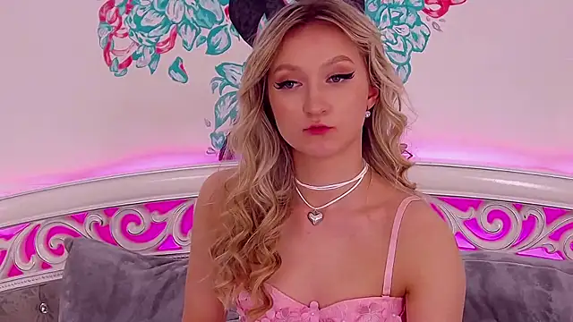 MiaNixan online show from 28, 2, 2025