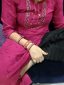Snapshot of kaveerpooja947 chatting on 6, 5, 2026 kaveerpooja947 online show from 6, 5, 2026
