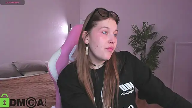 Colleen Blake online show from 14, 11, 2025