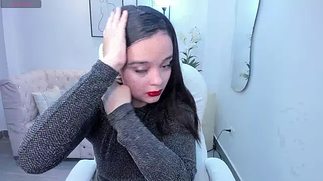 Snapshot of Bella-hadiid chatting on 12, 1, 2025 Bella-hadiid online show from 12, 1, 2025