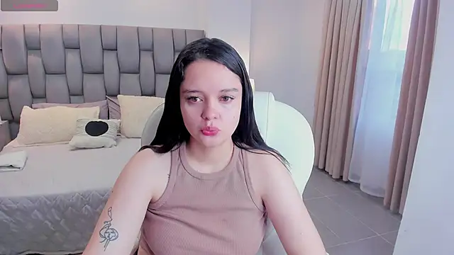Snapshot of Bella-hadiid chatting on 31, 1, 2025 Bella-hadiid online show from 31, 1, 2025