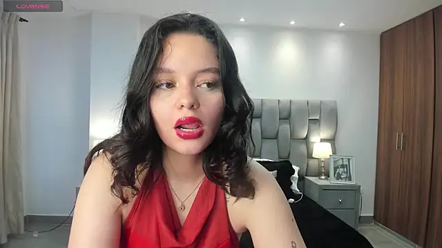 Snapshot of Bella-hadiid chatting on 7, 2, 2025 Bella-hadiid online show from 7, 2, 2025