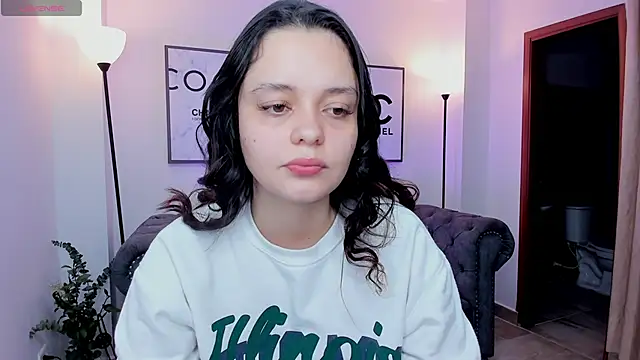 Snapshot of Bella-hadiid chatting on 25, 2, 2025 Bella-hadiid online show from 25, 2, 2025