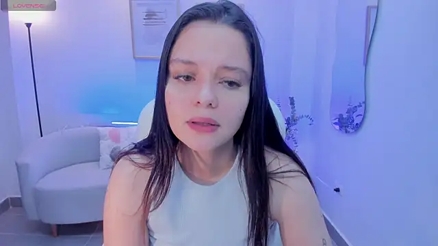 Snapshot of Bella-hadiid chatting on 7, 3, 2025 Bella-hadiid online show from 7, 3, 2025