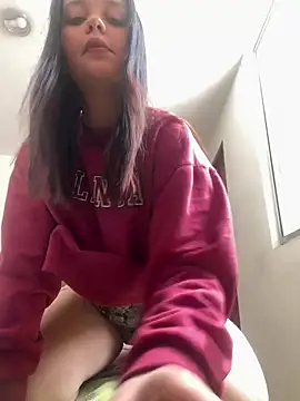 Snapshot of Bella-hadiid chatting on 20, 3, 2025 Bella-hadiid online show from 20, 3, 2025