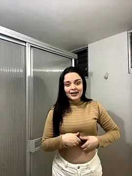 Snapshot of Bella-hadiid chatting on 10, 9, 2025 Bella-hadiid online show from 10, 9, 2025