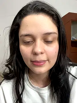 Snapshot of Bella-hadiid chatting on 12, 9, 2025 Bella-hadiid online show from 12, 9, 2025