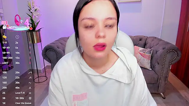 Snapshot of Bella-hadiid chatting on 28, 9, 2025 Bella-hadiid online show from 28, 9, 2025