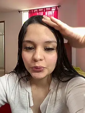 Snapshot of Bella-hadiid chatting on 6, 10, 2025 Bella-hadiid online show from 6, 10, 2025