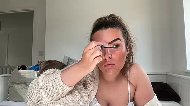 maisiesmithx online show from 15, 4, 2026